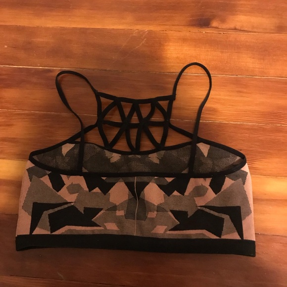 Pink pattern crop top - Picture 2 of 6